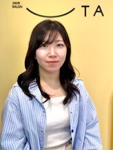 ミディアム・ロングレイヤー×グレージュカラー｜透明感と動きのある似合わせ美髪スタイルを提案