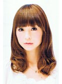 毛先だけがゆったり動く、おさまりとツヤ感が上品なミディ