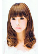 美容室 パレ 毛先だけがゆったり動く、おさまりとツヤ感が上品なミディ