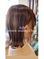 アッシュ アーティスティック スタジオ オブ ヘア(Ash artistic studio of hair) 外はねボブ×インナーカラー