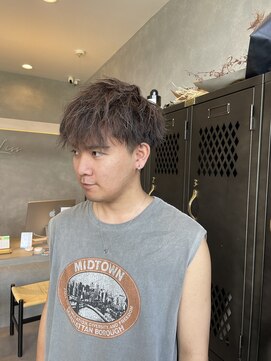 アチーブリス(achieve Liss) ハイライトカラーメッシュ波巻きパーマ風ツイストスパイラル