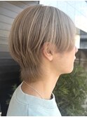 ホワイトグレージュ