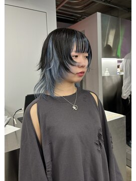レコ 渋谷(LECO) ウルフカットのブルーシルバーインナーカラー