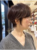 軽くて動きを出しやすい上品な大人くびれショート