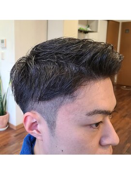 大人のアップバングスタイル