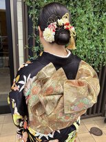 ラフテル(RAFTEL)&nbsp;上品シニヨン×華やか金箔風水引アレンジ