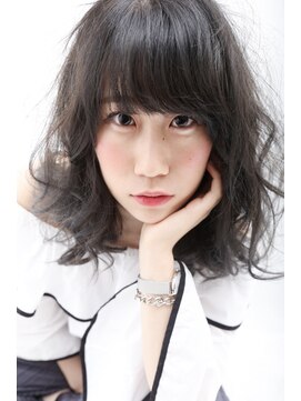 イソラブル(ISOLA-blu) 【クリアな透明感】グレージュ×ミディアムカール