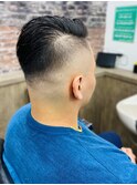 30代40代メンズ刈り上げフェードスタイルかき上げ短髪ワイルド