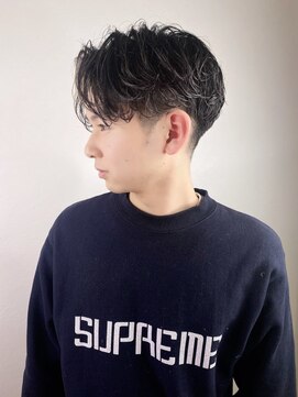 アンダーバーホワイト(_WHITE) 前下がりセンターパートパーマ