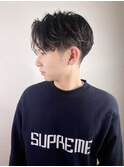前下がりセンターパートパーマ