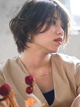 アルウ(Aru) 柔らかな空気感の出るルーズショート