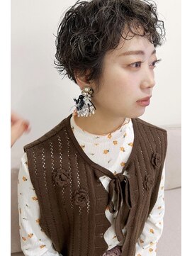 イーズ 鎌倉(e's) 《e'sイーズ鎌倉》くるんとしたパーマが気分♪大人ショートへア