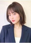 20代 ショートボブ 切りっぱなしボブ 外ハネ ぱっつん前髪 艶髪