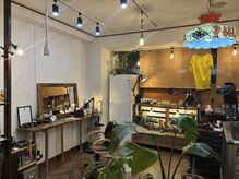 スズキ(SUZUKI)の雰囲気（店内は観葉植物多めです）