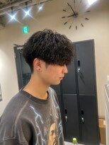 ユニ 江坂(Uni.) ツイストスパイラルパーマ センターパート メンズパーマ