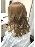 ハイライトベージュカラー　【Zina新宿　木暮　莉茉奈】