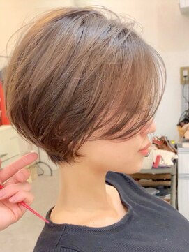 ビュー フクオカ(VIEW FUKUOKA) 大人かわいい美髪ホワイトグレージュ ネビージュショートボブ