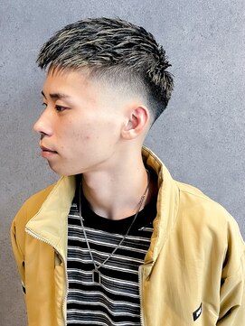 フジヤマバーバーショップ アジト(FUJIYAMA BARBER SHOP ajito) クロップスキンフェードハイライト【田中美旺】b402