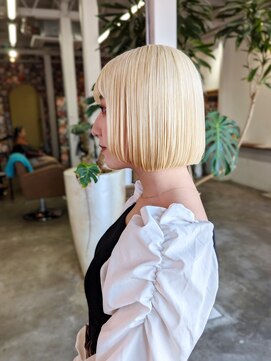 アンゼロ(UNZELO) ブリーチブロンド&ミニボブ&レイヤーちょい足し