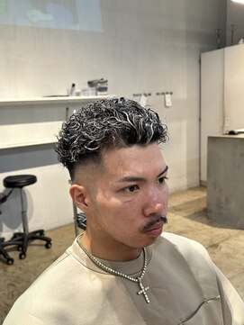 ザデイ カットアンドカルチャーショップ(THE DAY CUT&CULTURE SHOP) 極道パーマ[メンズカット/フェード/ホワイトメッシュ]