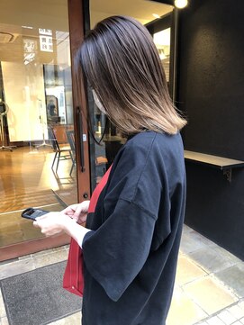 ウニレ バイ センス(unire by sense) 【バレイヤージュ】根本が伸びても気にならないカラー