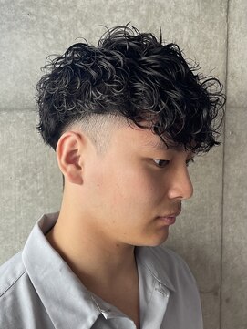 ブルニール 心斎橋(BLEUNIR) スペインカール ツイストスパイラル 前下がり ツーブロック