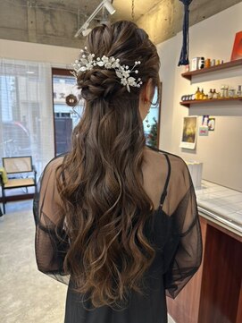 ルックアット(Look at) 【Look at】ハーフアップアレンジお呼ばれヘア結婚式ヘア