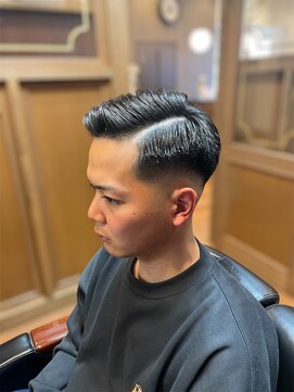 ザ バーバー ナカヤ(THE BARBER NAKAYA) 左パートスキンフェード七三