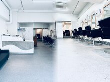 マジック 関目店(magic)の雰囲気（店内はシックな感じで天井が高くゆったりと出来ます。）