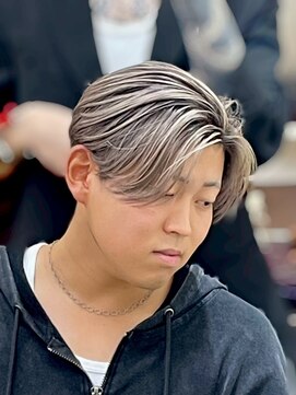 レボルトヘアー(R EVOLUT hair) MEN’S HAIR/サーフカール/刈り上げセンターパート/柏駅