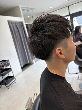 シャルム(Charm) 【目を引く刈り上げと立体感のあるショートアップバング】