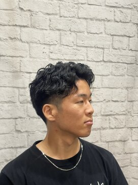 グレイスフル バーバープラチナム 六本木店(Graceful Barber platinum) ツーブロックサイドパートパーマ