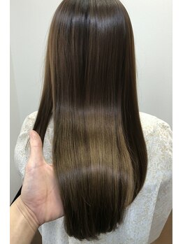 ヘアーメイク クーラ 行橋店(Hair make CURA)の写真/【行橋/髪質改善】自分史上最高の艶髪へ。髪質から整え、触れるたび美しく変わる美髪体験
