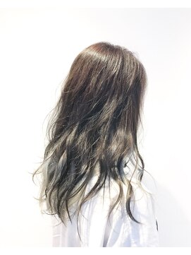 ハビット (habitt) 【habitt】ホワイトシルバー×グレージュ◇インナーカラー