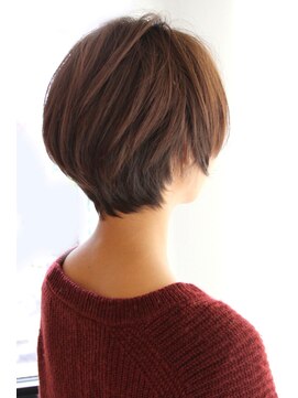 レウナ 外苑前(Reuna) ３０代・４０代に人気シルエットが綺麗なショートスタイル