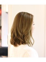 アージェガーデン(AGEE GARDEN) オリーブアッシュ/ハイライトカラー/鎖骨ミディアム