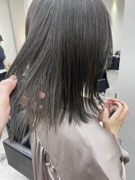 デイジー(Daisy) 天神/福岡/切りっぱなしボブ/ロブ/カーキグレージュ