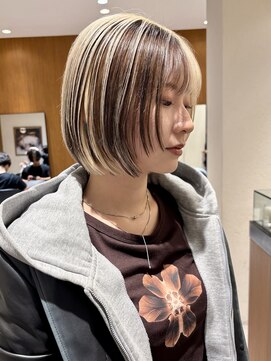 ヤイエ 青山店(yiye) ミニボブ切りっぱなしボブハイトーンベージュカラーショートボブ