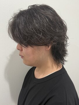 ヒュイル バイ ニアウ(Hwyl by Niau) メンズセンターパートウルフパーマフェザーパーマ