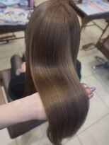 フォルテ 藤枝エピ店 ブリーチ込ダブルカラーでツヤツヤのミルクティーベージュに