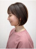 透け感ブラウンのくびれショートボブ