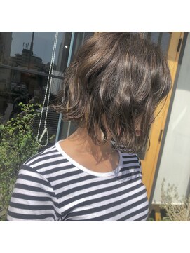 ミクロ(Micro) 品のあるハイライト×ウェーブボブ