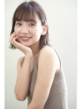 ジョエミバイアンアミ(joemi by Un ami) 《joemi 新宿》首元スッキリ切りっぱなし外ハネ耳掛けボブ　近江