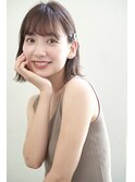 《joemi 新宿》首元スッキリ切りっぱなし外ハネ耳掛けボブ 近江