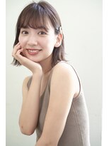 ジョエミバイアンアミ(joemi by Un ami) 《joemi 新宿》首元スッキリ切りっぱなし外ハネ耳掛けボブ 近江