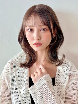 アイティーバイアルバム 藤沢店(IT by ALBUM) ブラウンミディくびれヘア_斜めバンググレージュカラー_ba441231