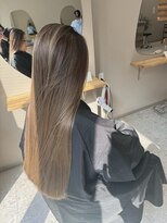 シカ 神戸三宮元町店(Cica)&nbsp;ベージュカラー ロングヘア 艶髪 ブリーチ 三宮 元町