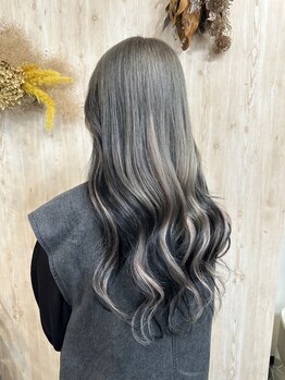 リフラス(Reflus.)の写真/【高品質人毛100％のエクステ使用】自然な仕上がりで馴染みが良く、モチもコスパも◎お手軽にイメチェン♪