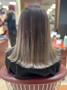 ヘアークリアー 春日部 おしゃれな大人のグラデーションカラー アッシュベージュ