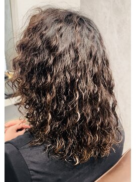 プーパ ヘアーユニ(pupa hair uni) モアナ風パーマ